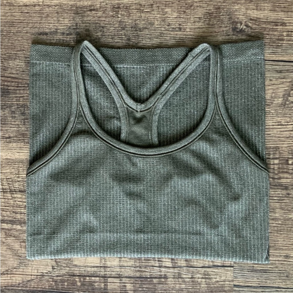 Lululemon ~ EBB TO STREET TANK ~ * SHINE *
Olive~Silver *SHINE* - Picture 6 of 12